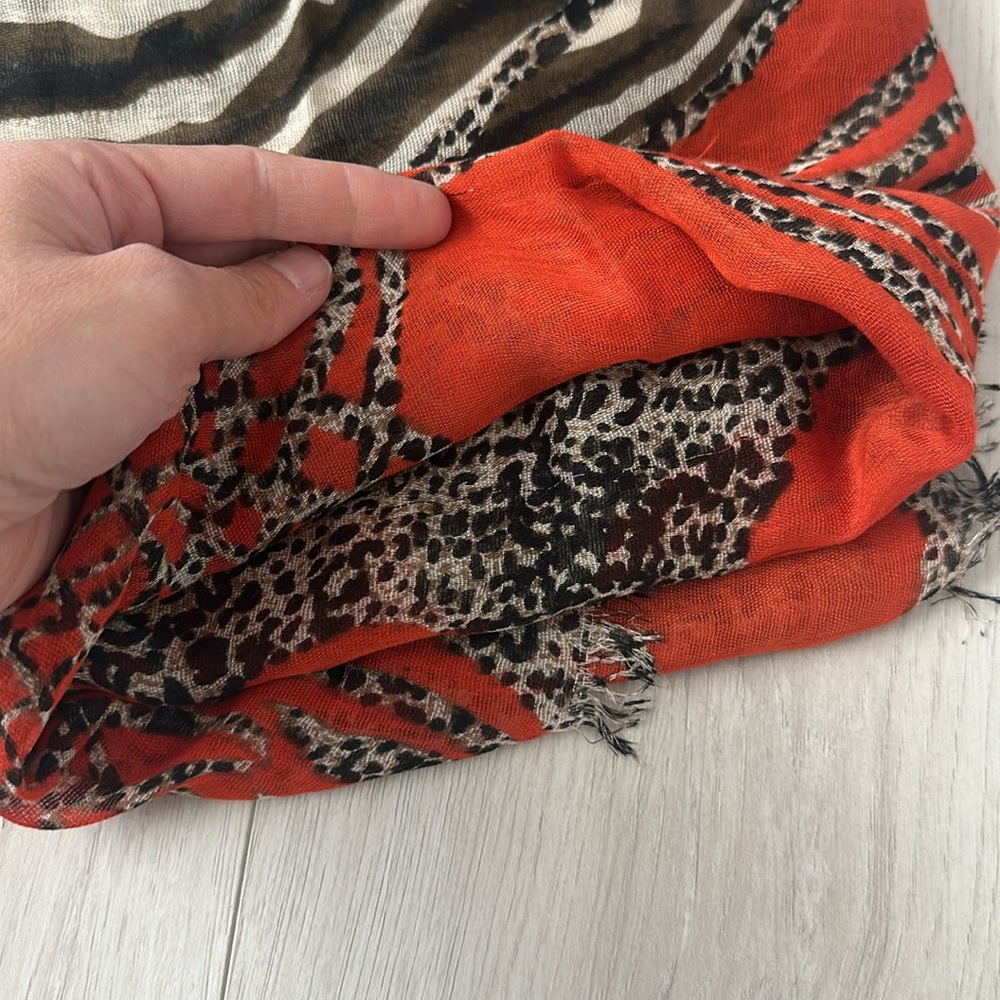 Orange print Cache Scarf 🧣 - Picture 6 of 7
